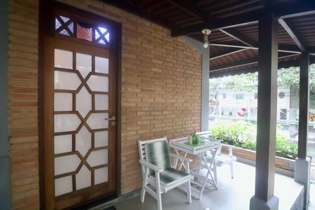 Casa para alugar com 105m², 3 quartos e 3 vagas Casa para alugar com 105m², 3 quartos e 3 vagasVaranda