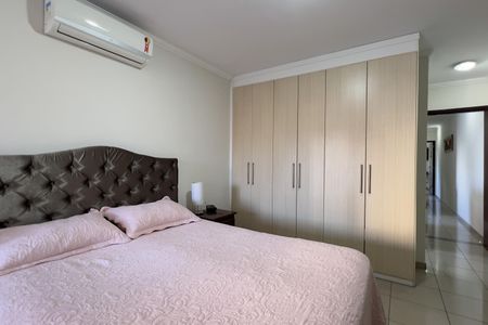 Suíte de casa à venda com 3 quartos, 240m² em Vila Milton, Guarulhos