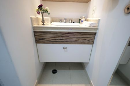 Apartamento à venda com 110m², 3 quartos e 2 vagas Apartamento à venda com 110m², 3 quartos e 2 vagasBanheiro 2