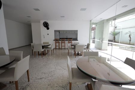 Apartamento à venda com 110m², 3 quartos e 2 vagas Apartamento à venda com 110m², 3 quartos e 2 vagasÁrea comum - Salão de festas