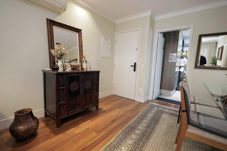 Apartamento à venda com 110m², 3 quartos e 2 vagas Apartamento à venda com 110m², 3 quartos e 2 vagasSala de Jantar
