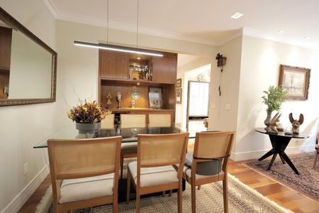 Apartamento à venda com 110m², 3 quartos e 2 vagas Apartamento à venda com 110m², 3 quartos e 2 vagasSala de Jantar