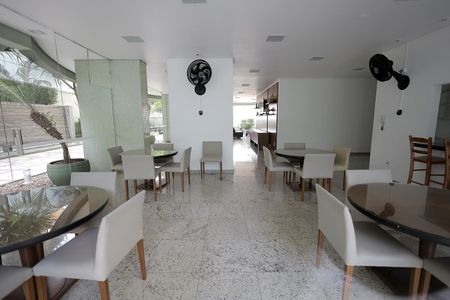 Apartamento à venda com 110m², 3 quartos e 2 vagas Apartamento à venda com 110m², 3 quartos e 2 vagasÁrea comum - Salão de festas