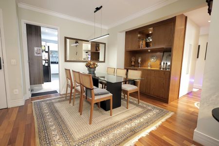 Apartamento à venda com 110m², 3 quartos e 2 vagas Apartamento à venda com 110m², 3 quartos e 2 vagasSala de Jantar