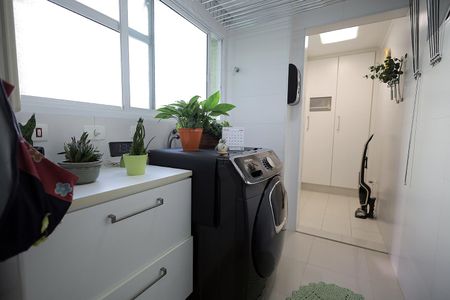 Apartamento à venda com 110m², 3 quartos e 2 vagas Apartamento à venda com 110m², 3 quartos e 2 vagasÁrea de Serviço
