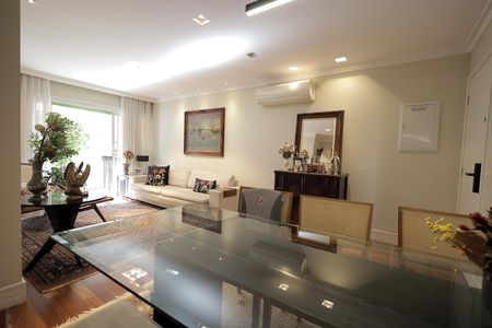 Apartamento à venda com 110m², 3 quartos e 2 vagas Apartamento à venda com 110m², 3 quartos e 2 vagasSala de Jantar