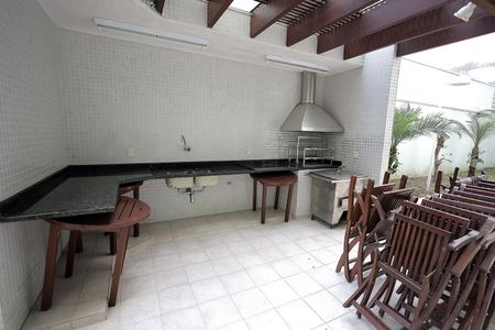 Apartamento à venda com 110m², 3 quartos e 2 vagas Apartamento à venda com 110m², 3 quartos e 2 vagasÁrea comum - Churrasqueira