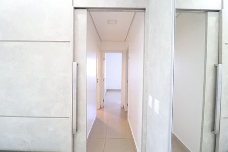 Corredor de apartamento para alugar com 3 quartos, 108m² em Jardim Karaíba, Uberlândia