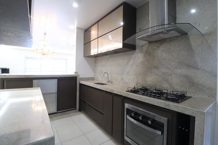 Cozinha de apartamento para alugar com 3 quartos, 108m² em Jardim Karaíba, Uberlândia