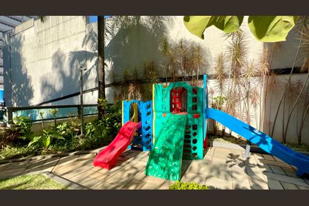 Apartamento à venda com 169m², 3 quartos e 2 vagas Apartamento à venda com 169m², 3 quartos e 2 vagasPlayground