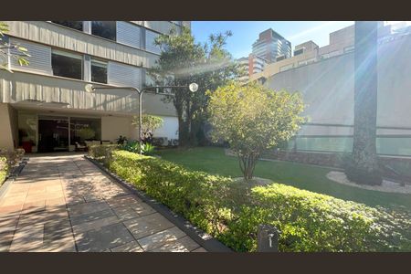 Apartamento à venda com 169m², 3 quartos e 2 vagas Apartamento à venda com 169m², 3 quartos e 2 vagasEntrada