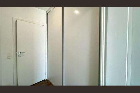Apartamento à venda com 169m², 3 quartos e 2 vagas Apartamento à venda com 169m², 3 quartos e 2 vagasCloset da suíte