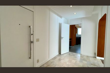 Apartamento à venda com 169m², 3 quartos e 2 vagas Apartamento à venda com 169m², 3 quartos e 2 vagasHall social