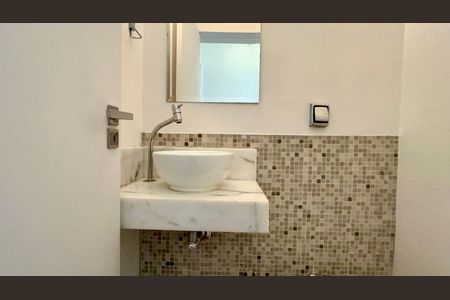 Apartamento à venda com 169m², 3 quartos e 2 vagas Apartamento à venda com 169m², 3 quartos e 2 vagasLavabo