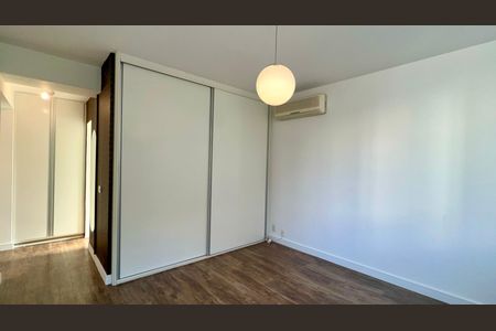 Apartamento à venda com 169m², 3 quartos e 2 vagas Apartamento à venda com 169m², 3 quartos e 2 vagasSuite