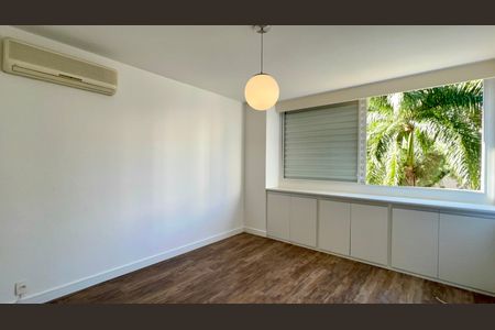 Apartamento à venda com 169m², 3 quartos e 2 vagas Apartamento à venda com 169m², 3 quartos e 2 vagasSuite