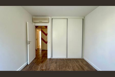 Apartamento à venda com 169m², 3 quartos e 2 vagas Apartamento à venda com 169m², 3 quartos e 2 vagasQuarto 2