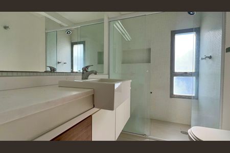 Apartamento à venda com 169m², 3 quartos e 2 vagas Apartamento à venda com 169m², 3 quartos e 2 vagasBanheiro da Suíte