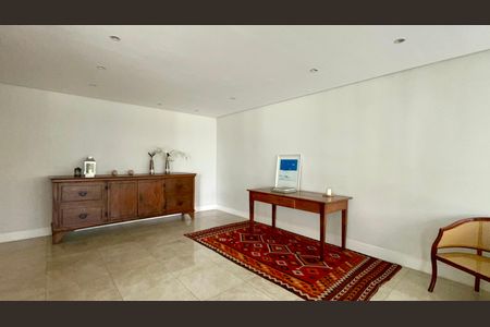 Apartamento à venda com 169m², 3 quartos e 2 vagas Apartamento à venda com 169m², 3 quartos e 2 vagasHall de entrada