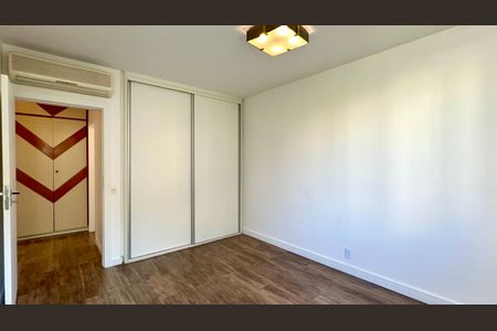 Apartamento à venda com 169m², 3 quartos e 2 vagas Apartamento à venda com 169m², 3 quartos e 2 vagasQuarto 2