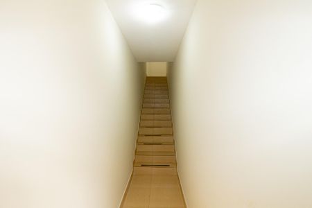 Escada de casa para alugar com 2 quartos, 70m² em Campo Grande, Rio de Janeiro