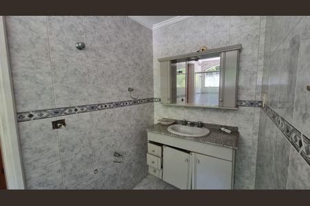 Casa de condomínio à venda com 549m², 6 quartos e 4 vagas Casa de condomínio à venda com 549m², 6 quartos e 4 vagasBanheiro