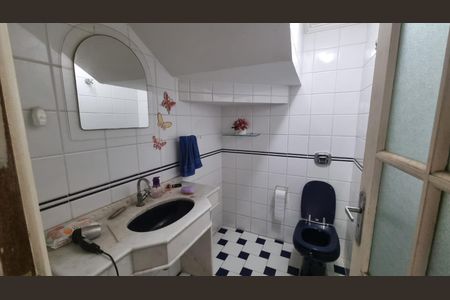 Casa de condomínio à venda com 549m², 6 quartos e 4 vagas Casa de condomínio à venda com 549m², 6 quartos e 4 vagasBanheiro