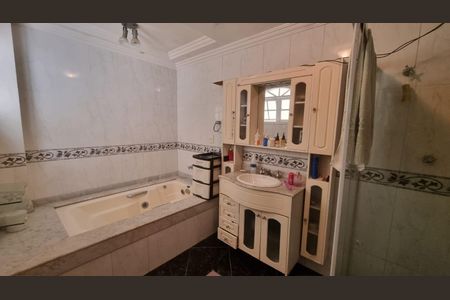 Casa de condomínio à venda com 549m², 6 quartos e 4 vagas Casa de condomínio à venda com 549m², 6 quartos e 4 vagasBanheiro