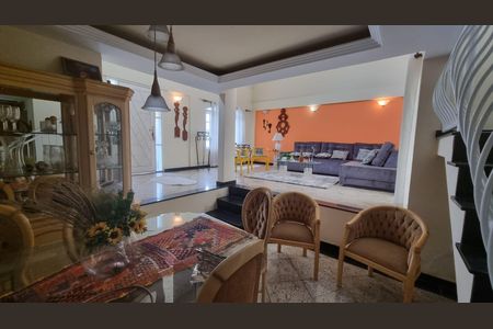 Sala de casa de condomínio à venda com 6 quartos, 549m² em Jacarepaguá, Rio de Janeiro