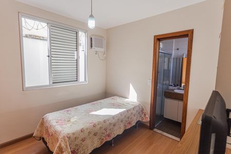 Apartamento à venda com 75m², 2 quartos e 1 vaga Apartamento à venda com 75m², 2 quartos e 1 vagaSuíte