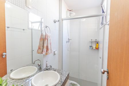 Apartamento à venda com 75m², 2 quartos e 1 vaga Apartamento à venda com 75m², 2 quartos e 1 vagaBanheiro Social