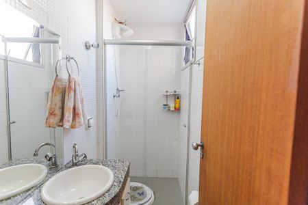 Apartamento à venda com 75m², 2 quartos e 1 vaga Apartamento à venda com 75m², 2 quartos e 1 vagaBanheiro Social