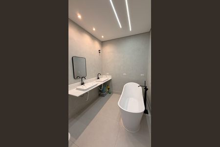 Casa de condomínio à venda com 450m², 6 quartos e 6 vagas Casa de condomínio à venda com 450m², 6 quartos e 6 vagasBanheiro