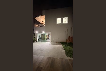 Casa de condomínio à venda com 450m², 6 quartos e 6 vagas Casa de condomínio à venda com 450m², 6 quartos e 6 vagasHall deÁrea externa Entrada