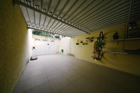 Garagem de casa à venda com 2 quartos, 65m² em Vila Caju, São Paulo