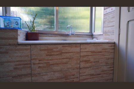 Cozinha e Área de Serviço de apartamento para alugar com 3 quartos, 72m² em Auxiliadora, Porto Alegre
