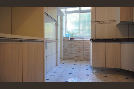 Cozinha  de apartamento para alugar com 3 quartos, 72m² em Auxiliadora, Porto Alegre