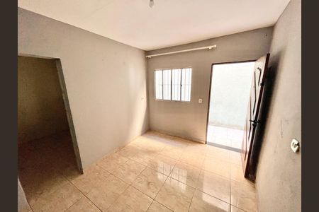 Casa para alugar com 60m², 2 quartos e sem vaga Casa para alugar com 60m², 2 quartos e sem vagaSala