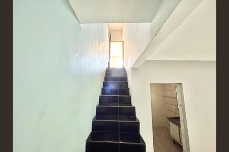 Casa para alugar com 60m², 2 quartos e sem vaga Casa para alugar com 60m², 2 quartos e sem vagaEscada
