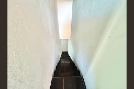 Casa para alugar com 60m², 2 quartos e sem vaga Casa para alugar com 60m², 2 quartos e sem vagaEscada