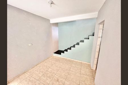 Casa para alugar com 60m², 2 quartos e sem vaga Casa para alugar com 60m², 2 quartos e sem vagaSala