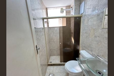 Banheiro de apartamento para alugar com 2 quartos, 50m² em Praça Seca, Rio de Janeiro