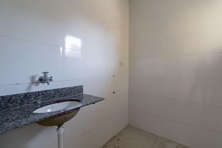 Casa para alugar com 100m², 2 quartos e 1 vaga Casa para alugar com 100m², 2 quartos e 1 vagaBanheiro social
