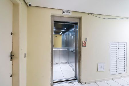 Apartamento à venda com 45m², 2 quartos e 1 vagaElevador