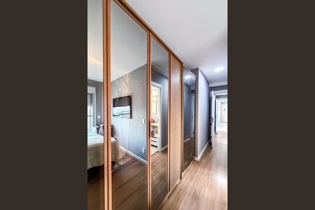 Apartamento à venda com 82m², 2 quartos e 2 vagas Apartamento à venda com 82m², 2 quartos e 2 vagasCloset da suíte