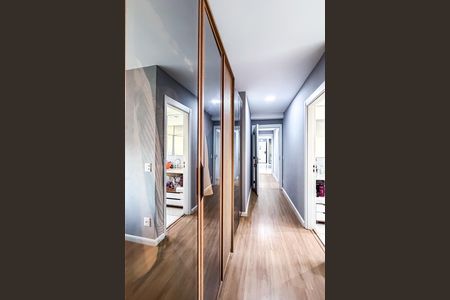 Apartamento à venda com 82m², 2 quartos e 2 vagas Apartamento à venda com 82m², 2 quartos e 2 vagasCloset da suíte