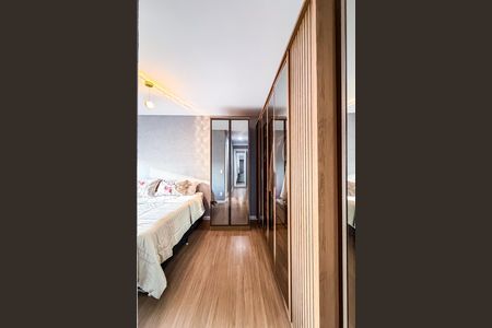 Apartamento à venda com 82m², 2 quartos e 2 vagas Apartamento à venda com 82m², 2 quartos e 2 vagasCloset da suíte
