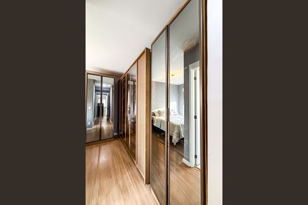 Apartamento à venda com 82m², 2 quartos e 2 vagas Apartamento à venda com 82m², 2 quartos e 2 vagasCloset da suíte