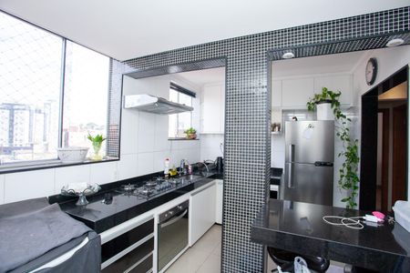 Cozinha e Área de Serviço de apartamento para alugar com 2 quartos, 70m² em Fonte Grande, Contagem