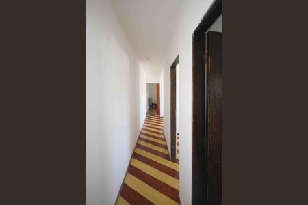 Casa à venda com 150m², 3 quartos e 4 vagasCorredor